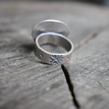 Load image into Gallery viewer, Triangular Amethyst Set on Lavendar Stamped Silver Band Ring