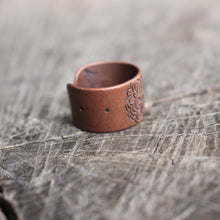 Load image into Gallery viewer, many petal expanding flower stamped on open copper band ring